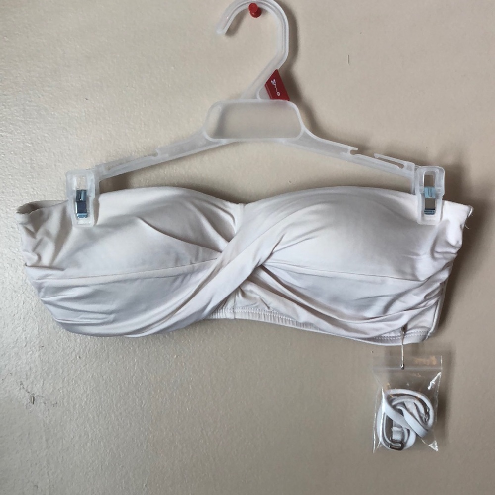 Massimo, Medium, White twist bikini top